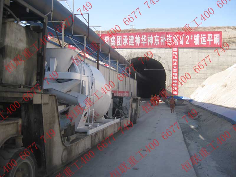 無(wú)軌道膠輪車(chē)撬裝水泥攪拌車(chē)